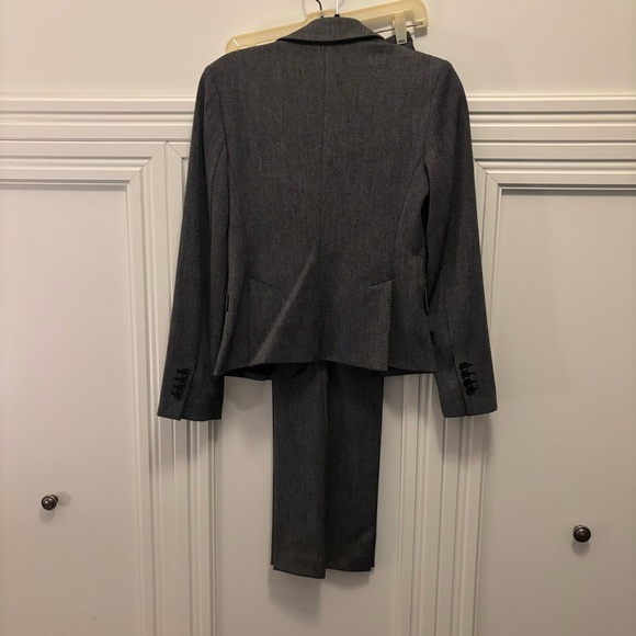 Express Suit - Picture 4 of 9